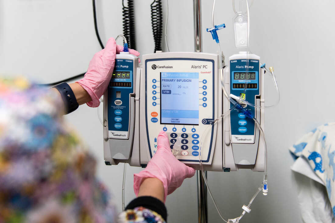 Alaris Medley Combo #1 in use in a clinical setting